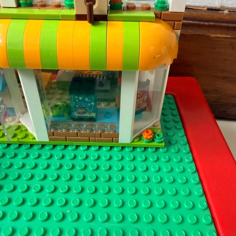 95% complete LEGO Friends Heartlake City Pet Center 41345 with Manuel - Picture 7 of 10
